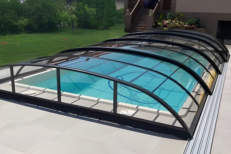 Comment choisir son abri de piscine idéal : Le guide complet